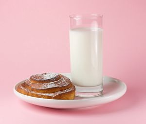 Preview wallpaper milk, glass, roll, plate