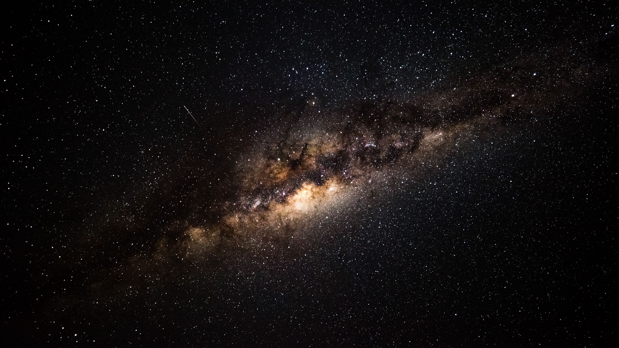 Những bức tranh về non nước ta thật xinh đẹp. Nhưng có lẽ không gì còn tuyệt vời hơn khi nhìn những bức hình thiên hà Milky Way với những vì sao lung linh giữa trời đêm. Tải ngay wallpaper 2560x1440 milky way, starry sky, galaxy để ngắm nhìn khoảnh khắc đó!