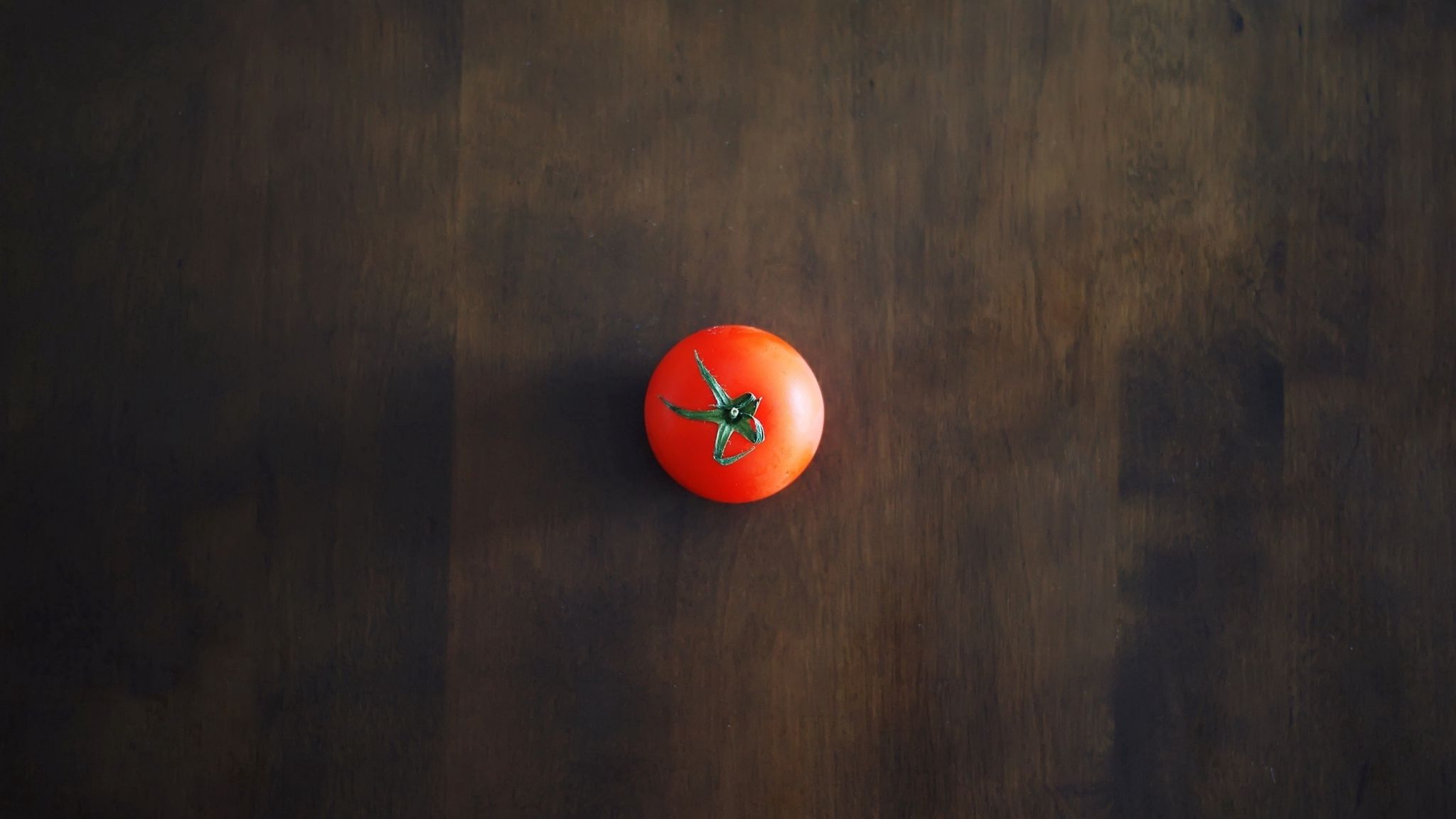 2048x1152 Wallpaper minimalism, tomato, red, table, wall, shadow, background