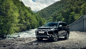 Preview wallpaper mitsubishi pajero, suv, mountains