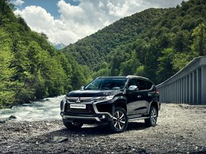 Preview wallpaper mitsubishi pajero, suv, mountains