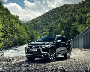 Preview wallpaper mitsubishi pajero, suv, mountains