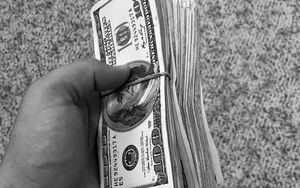 Preview wallpaper money, bills, bw, hand