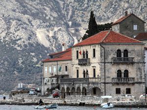 Preview wallpaper montenegro, hotel, lake, mountain