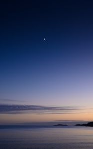 Preview wallpaper month, horizon, water, sky