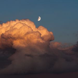 Preview wallpaper moon, clouds, evening, sky