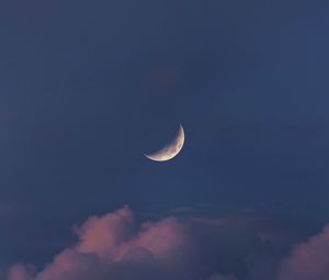 Preview wallpaper moon, clouds, evening, dusk