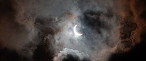Preview wallpaper moon, clouds, glow, sky, dark