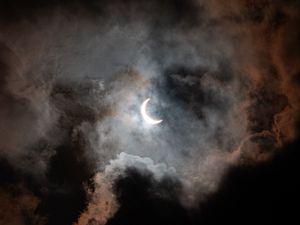 Preview wallpaper moon, clouds, glow, sky, dark