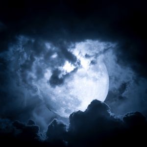 Preview wallpaper moon, clouds, moonlight, glow, night