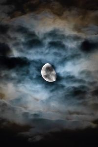 Preview wallpaper moon, clouds, night, sky, dark, overcast