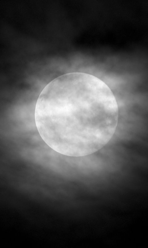 480x800 Wallpaper moon, clouds, night, sky, fog, bw