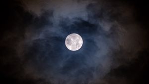 Preview wallpaper moon, clouds, night, dark, moonlight
