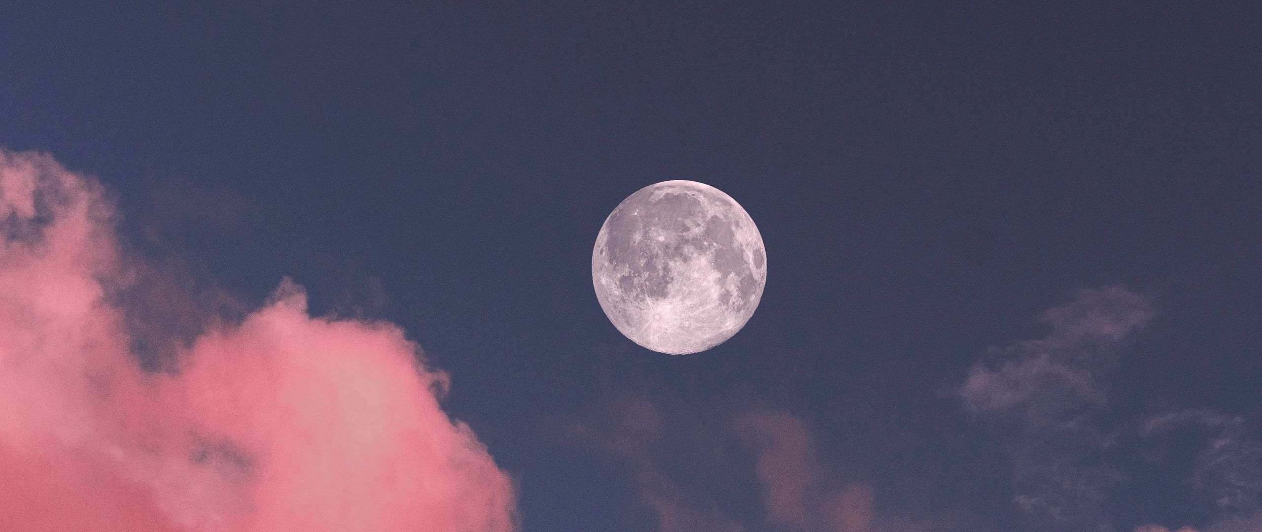 Ánh trăng dịu dàng và lãng mạn luôn khiến cho lòng người như say mê trong một chiều đêm trăng thanh. Nếu bạn cũng là một trong những người yêu thích ánh trăng, hãy cùng ngắm nhìn hình ảnh về chúng để thăng hoa cảm xúc của mình.
