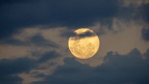 Preview wallpaper moon, clouds, sky, light, night, dark