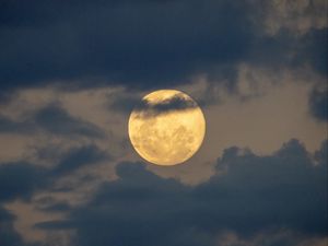 Preview wallpaper moon, clouds, sky, light, night, dark