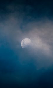 Preview wallpaper moon, clouds, sky