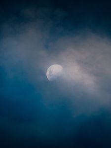 Preview wallpaper moon, clouds, sky