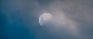 Preview wallpaper moon, clouds, sky