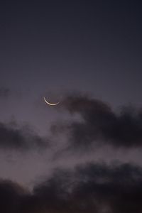 Preview wallpaper moon, clouds, sky, dusk