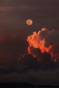 Preview wallpaper moon, clouds, sky, twilight, dark