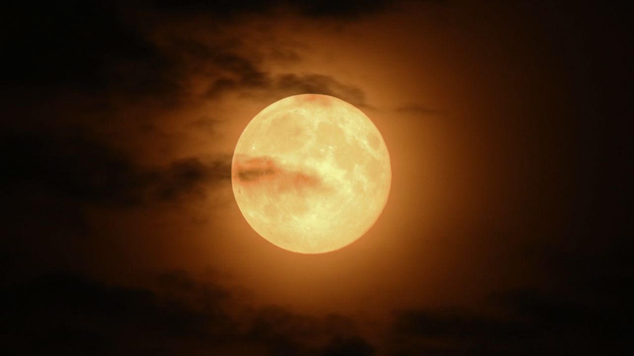 Wallpaper moon, craters, night, clouds, full moon