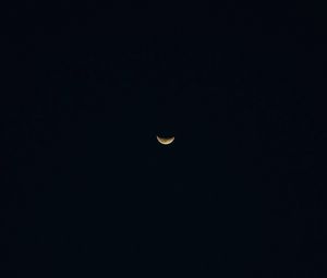 Preview wallpaper moon, dark, sky, night