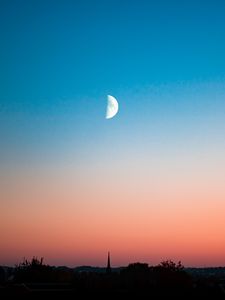 Preview wallpaper moon, evening, city, sky, horizon