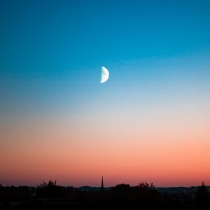 Preview wallpaper moon, evening, city, sky, horizon
