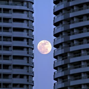 Preview wallpaper moon, full moon, buildings, sky