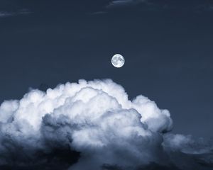 Preview wallpaper moon, fullmoon, clouds, night