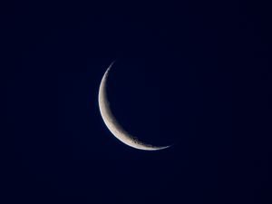 Preview wallpaper moon, month, sky, night, blue, dark