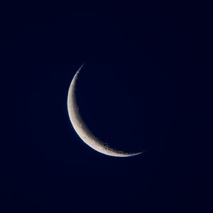 Preview wallpaper moon, month, sky, night, blue, dark