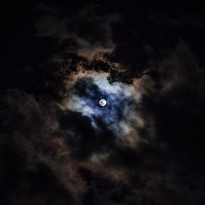 Preview wallpaper moon, night, clouds