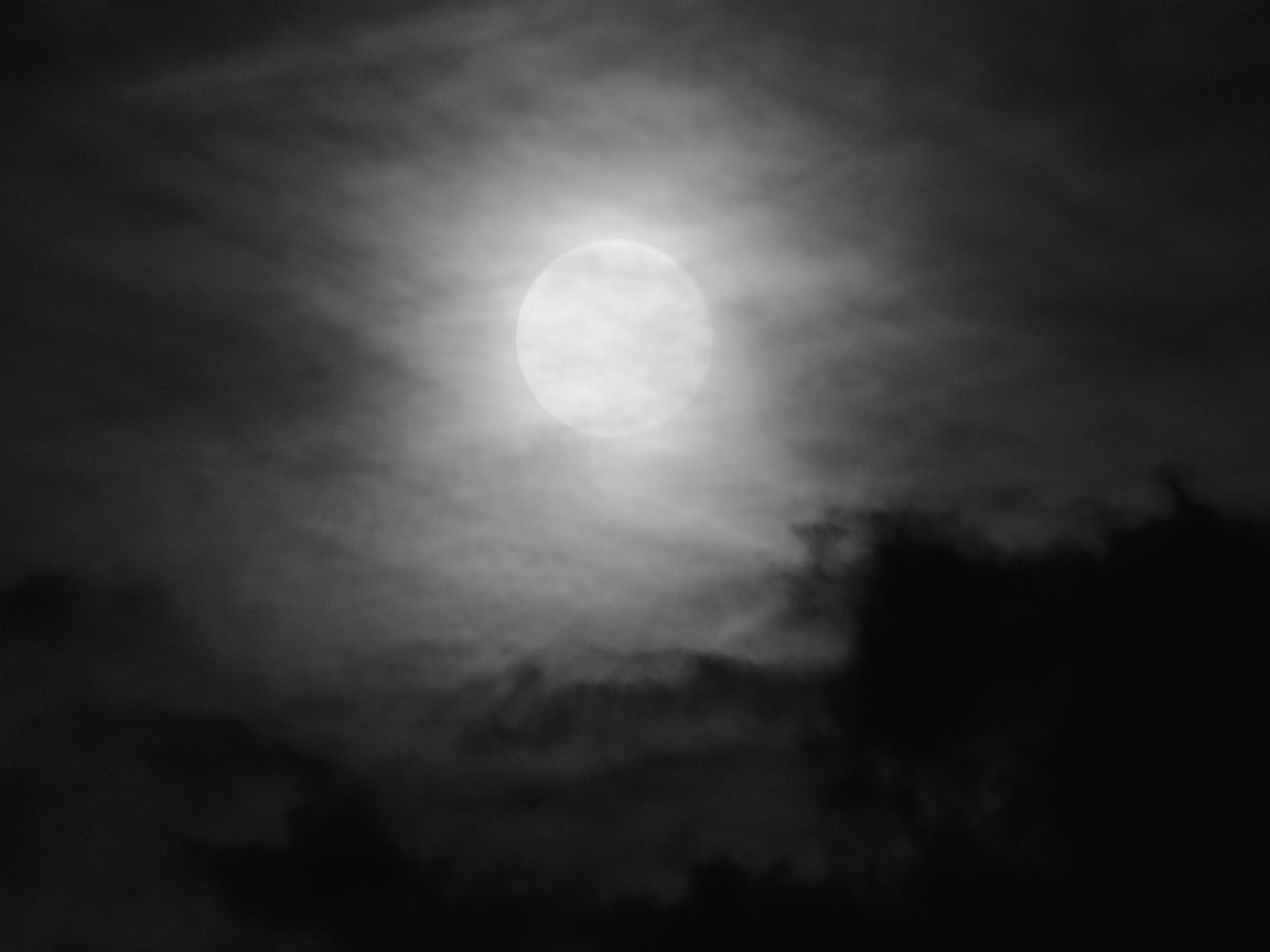 1152x864 Wallpaper moon, night, clouds, sky, bw