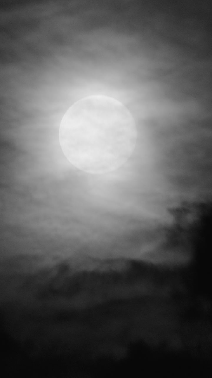 720x1280 Wallpaper moon, night, clouds, sky, bw