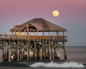 Preview wallpaper moon, night, pier, cocoa beach, florida, usa