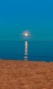Preview wallpaper moon, sea, glare, horizon, sand