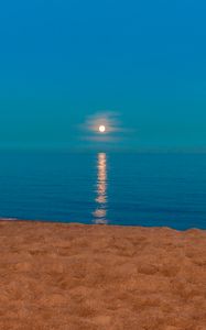 Preview wallpaper moon, sea, glare, horizon, sand