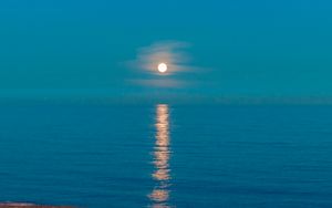 Preview wallpaper moon, sea, glare, horizon, sand
