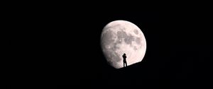 Preview wallpaper moon, silhouette, photographer, night, black