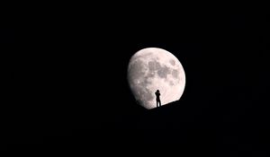 Preview wallpaper moon, silhouette, photographer, night, black