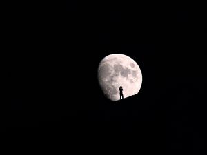 Preview wallpaper moon, silhouette, photographer, night, black