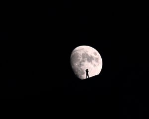 Preview wallpaper moon, silhouette, photographer, night, black