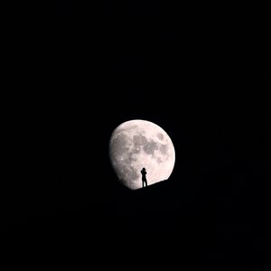 Preview wallpaper moon, silhouette, photographer, night, black