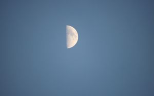 Preview wallpaper moon, sky, blue, night, minimalism