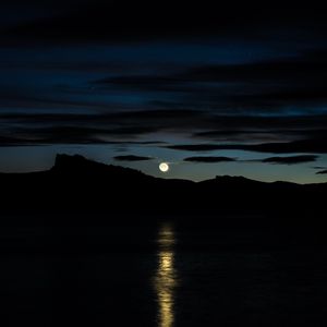 Preview wallpaper moon, sky, horizon, river, mountains