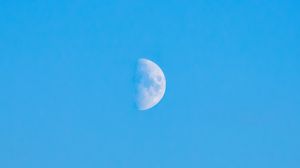 Preview wallpaper moon, sky, minimalism