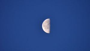 Preview wallpaper moon, sky, minimalism, night, blue