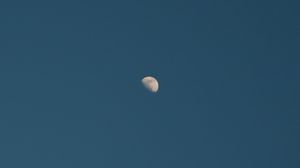 Preview wallpaper moon, sky, night, minimalism, blue